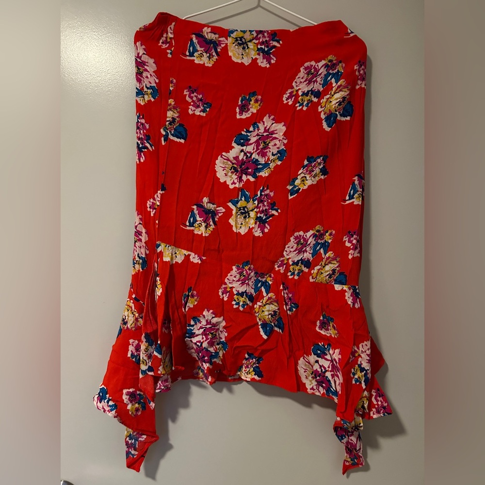 Red Floral Skirt
Asymmetrical hem
BP Brand
Women’s size S